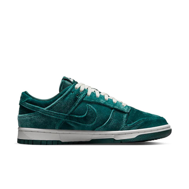 Nike Dunk Low 'Green Velvet'