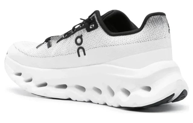 On Running Cloudtilt Black Ivory (WMNS)