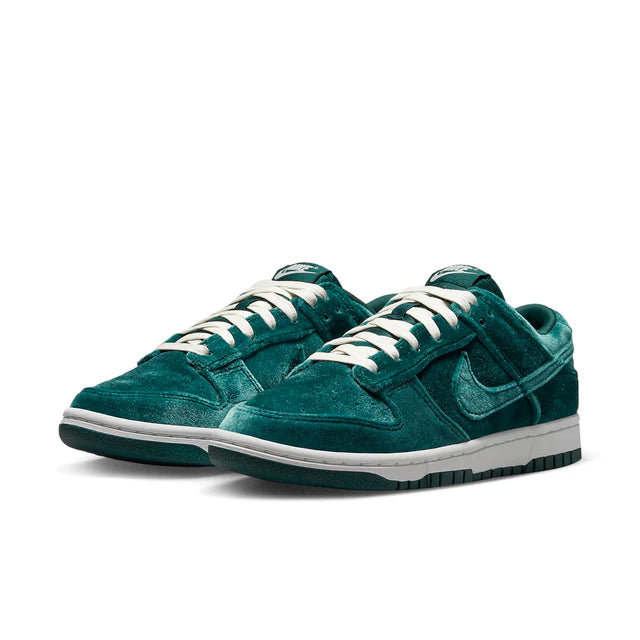 Nike Dunk Low 'Green Velvet'