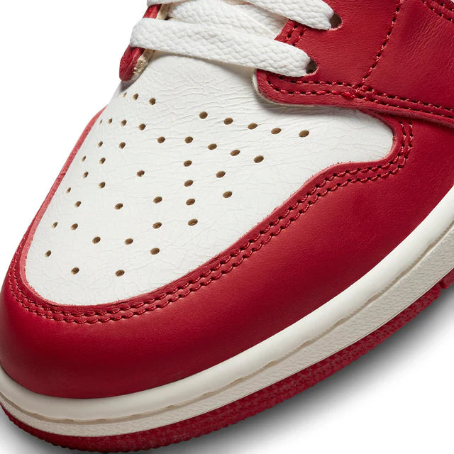 Air Jordan 1 High Chicago Lost and Found