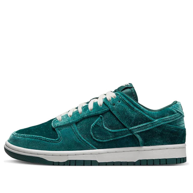 Nike Dunk Low 'Green Velvet'